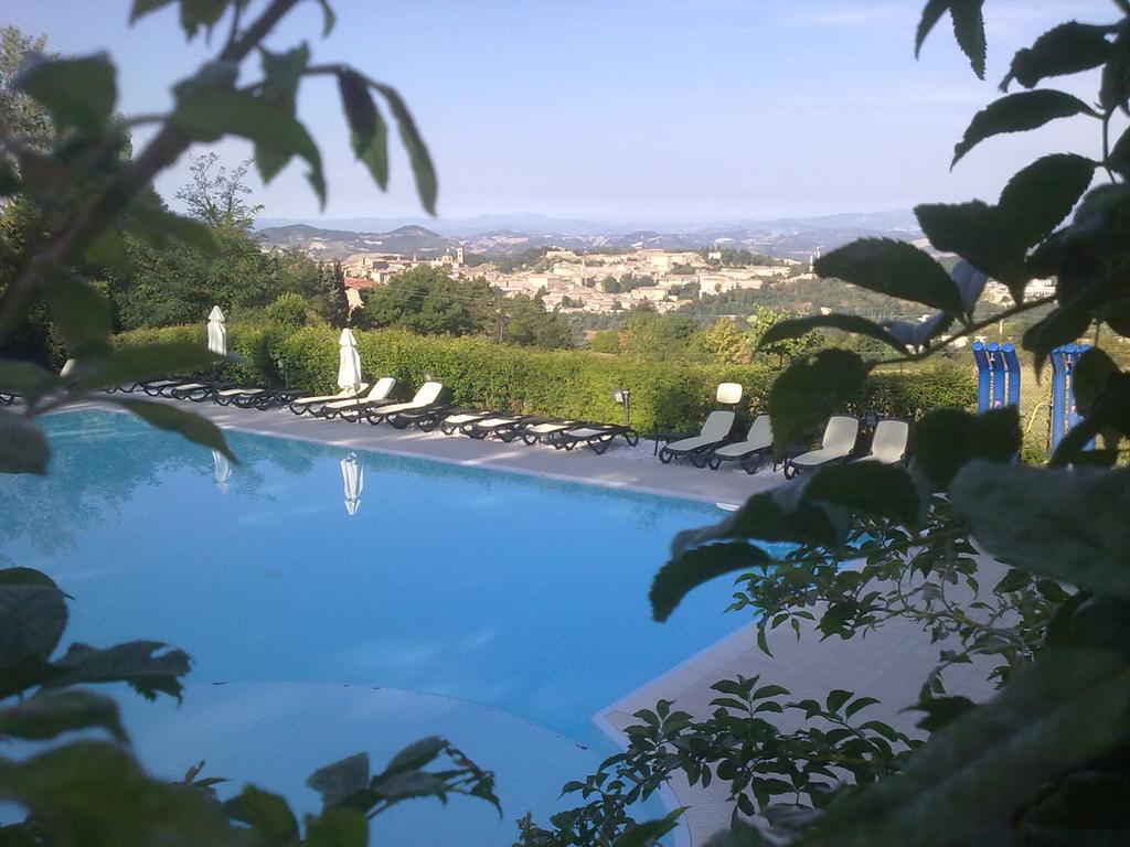 Camping Pineta Hotel Urbino Kültér fotó