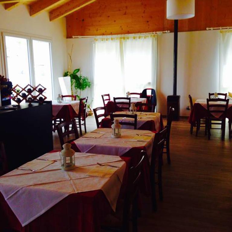Camping Pineta Hotel Urbino Kültér fotó